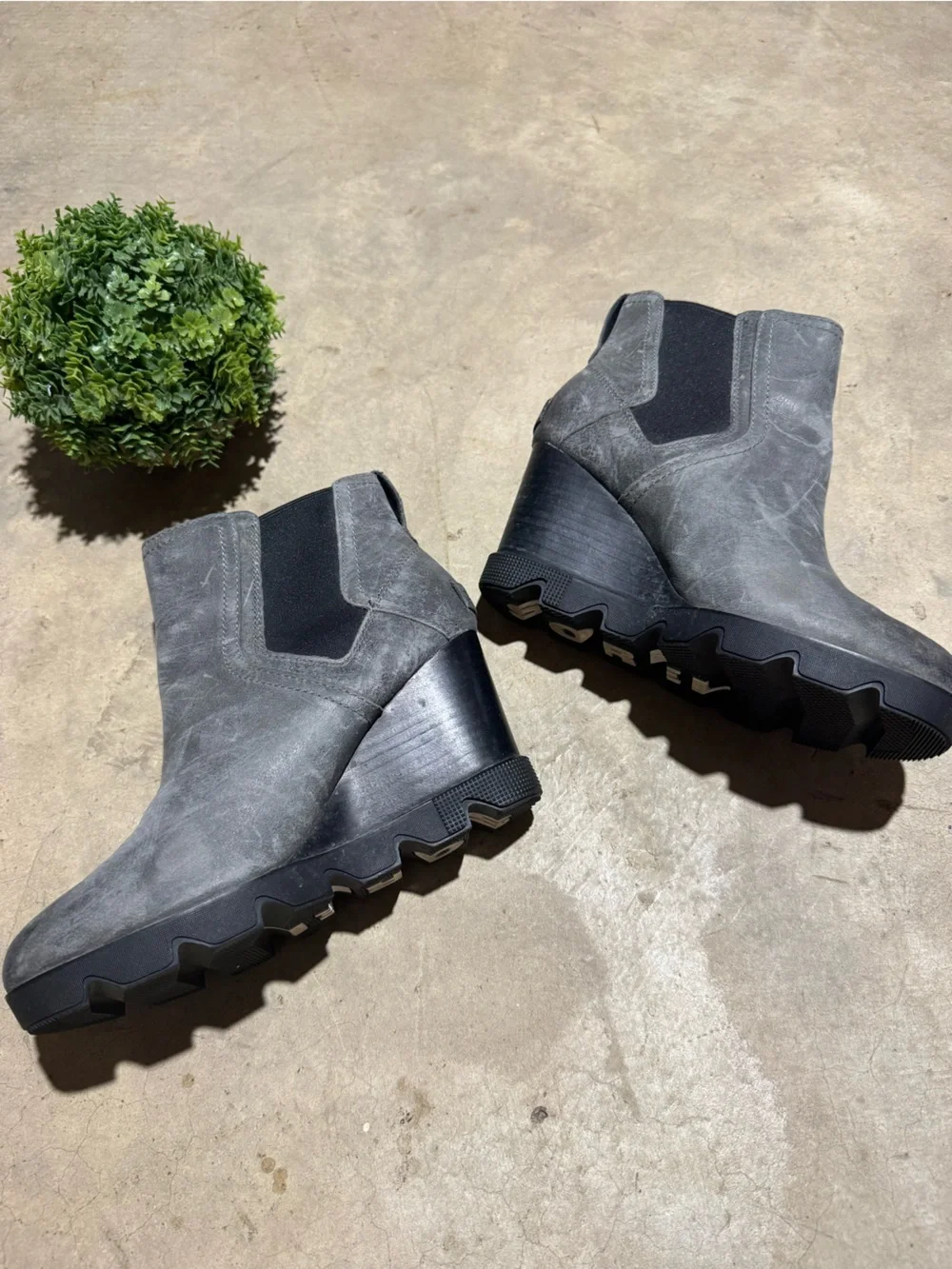 Sorel Joan of Arctic Wedge III Chelsea Ankle Boots Women Size 7.5 Gray Black